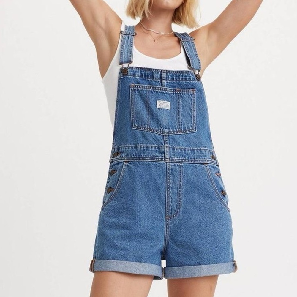 BRAND NEW LEVIS OVERALL SHORTS